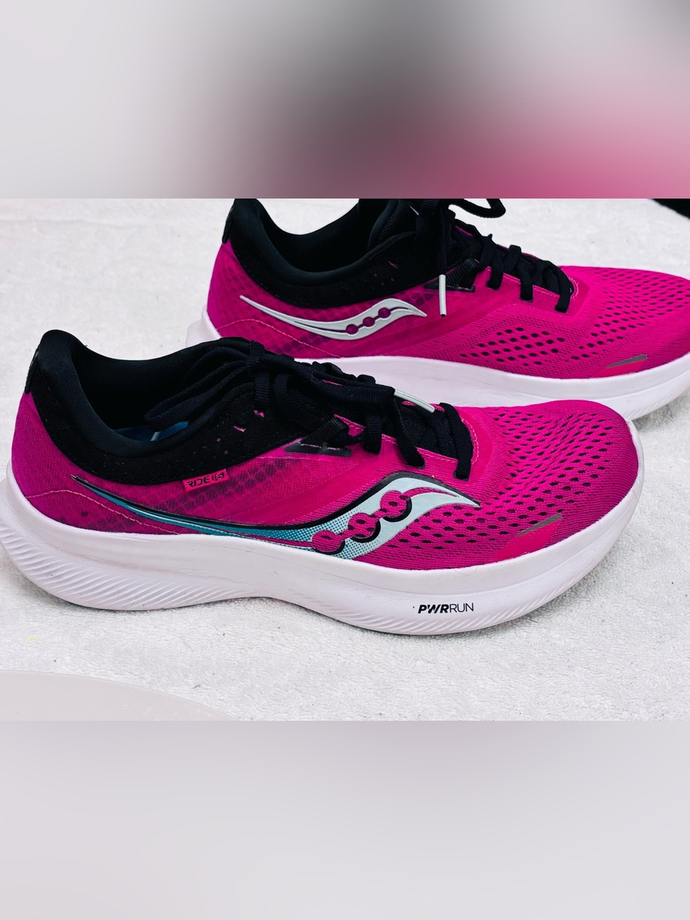 Almost Brand New Women’s Running Sneakers From Saucony - Size 9 - box 18A